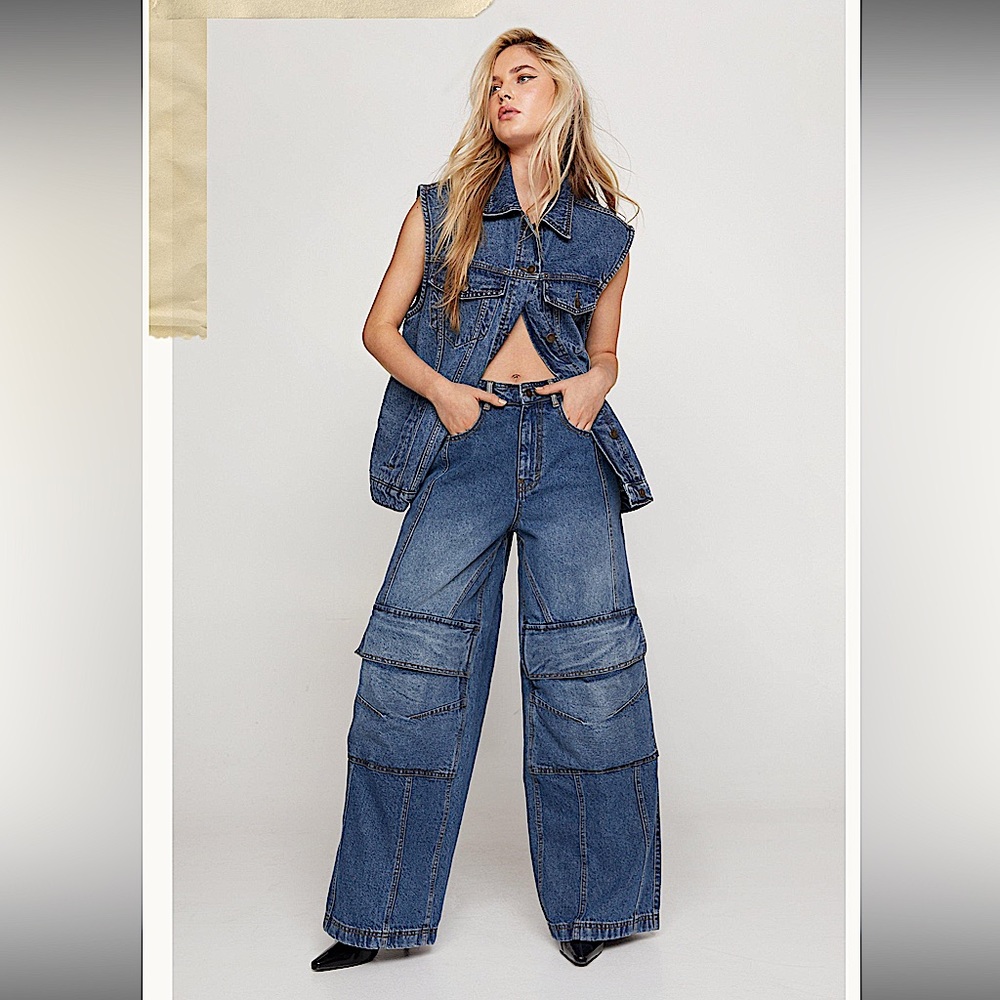 NWT FINAL SALE! Denim Pocketed Cargo Wide Leg Jeans